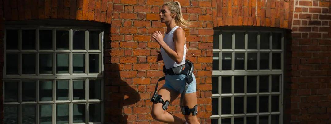 、AI大事件 嘉宾商学年终盘点2025产业链黑马、智能硬件(图6)